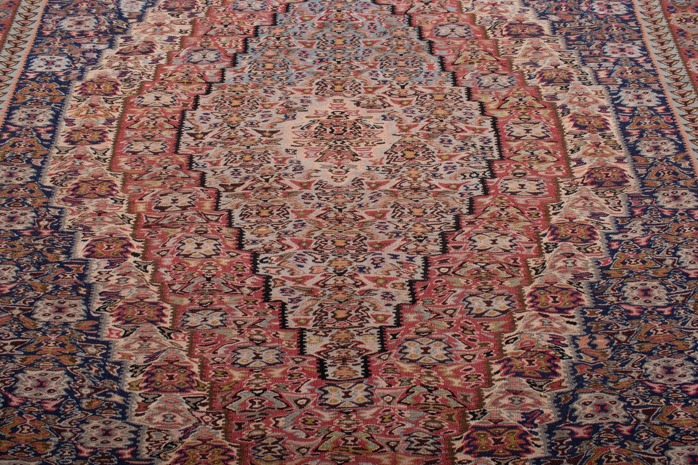 Kilim Seneh